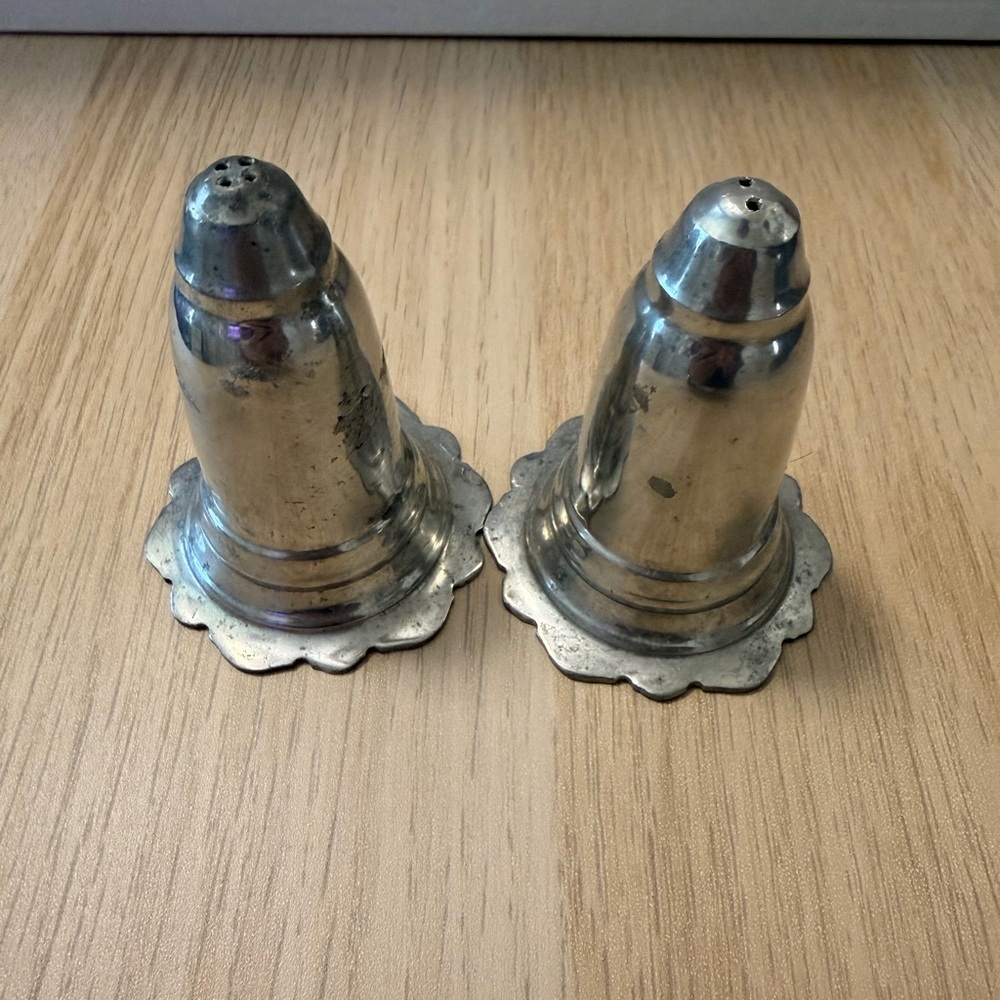Vintage Kirk Stieff Capella Pewter 927 Salt & Pepper Shakers Set 3-Inch Marked